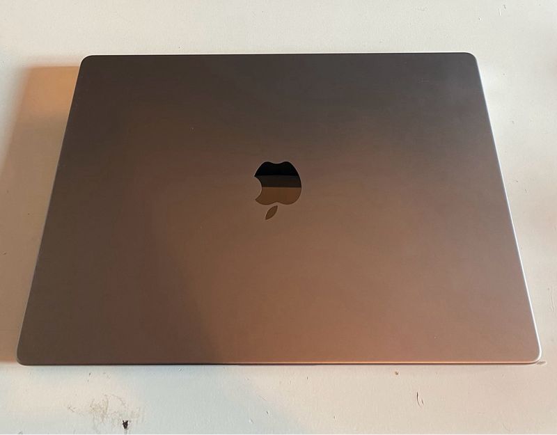 Macbook pro 16” M1 Max 32gb y 1Tb ssd afbeelding 2
