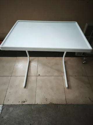 Mesa auxiliar JOCCA blanca