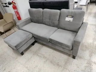 Sofá Vega 3 plazas gris con puf