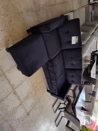 Sofá Vega 3 plazas gris con puf