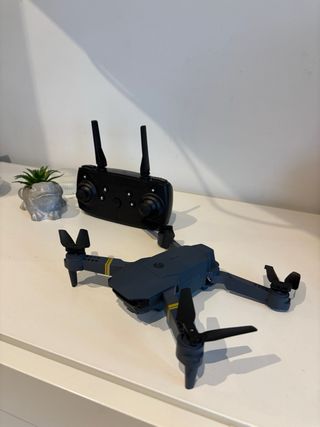 Dron y viene con su funda