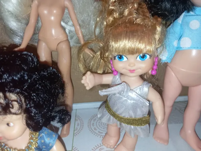 Lote 5 Muñecas Variadas. 20€ todas