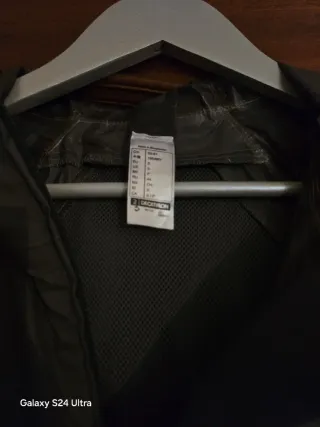 Chubasquero verde oliva