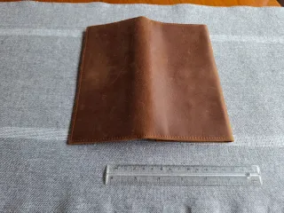 Cartera de piel marrón