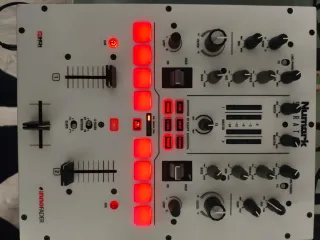 Numark Scratch - Mesa de mezclas DJ