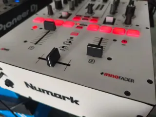 Numark Scratch - Mesa de mezclas DJ