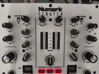 Numark Scratch - Mesa de mezclas DJ