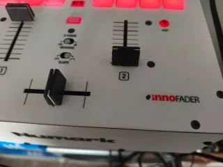 Numark Scratch - Mesa de mezclas DJ