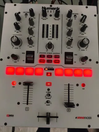 Numark Scratch - Mesa de mezclas DJ