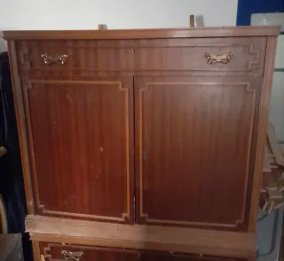 Aparador de madera para restaurar
