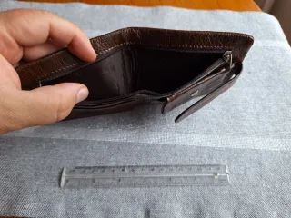 Cartera de piel marrón