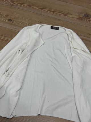 Chaqueta blanca con perlas