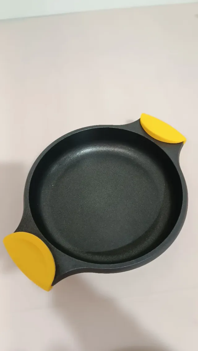 Cacerola Castey con Asas Amarillas W22Y5668