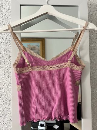 Top lencero rosa con encaje