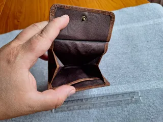 Cartera de piel marrón