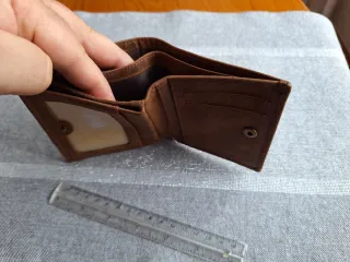 Cartera de piel marrón