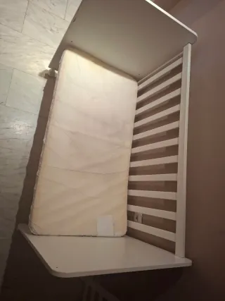 Cuna de bebé blanca