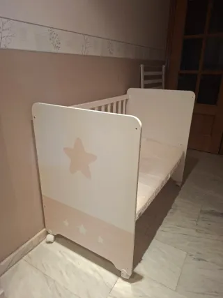 Cuna de bebé blanca