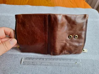 Cartera de piel marrón