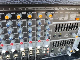 Mesa Mezcladora 12 Canales Autoamplificada 2000W