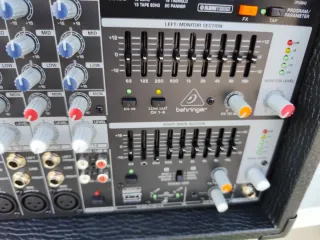 Mesa Mezcladora 12 Canales Autoamplificada 2000W