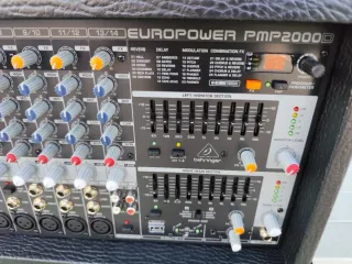 Mesa Mezcladora 12 Canales Autoamplificada 2000W