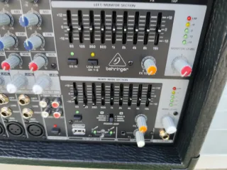 Mesa Mezcladora 12 Canales Autoamplificada 2000W