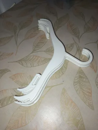 Perchas de plástico blancas (pack de 4)