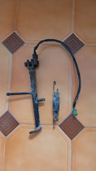 Pata lateral Honda Hornet