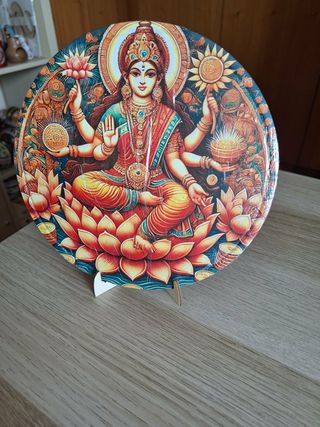 Lakshmi dourada e multicolorida