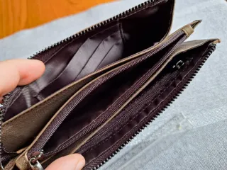 Cartera de mano marrón