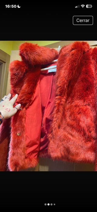 Abrigo pelo sintético rojo