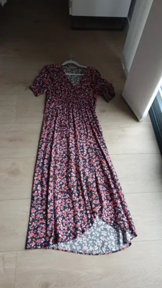 Vestido negro con flores naranja