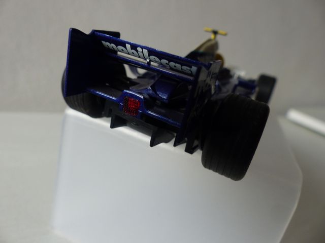 WILLIAMS FW 26 AZUL Y BLANCO SCALEXTRIC