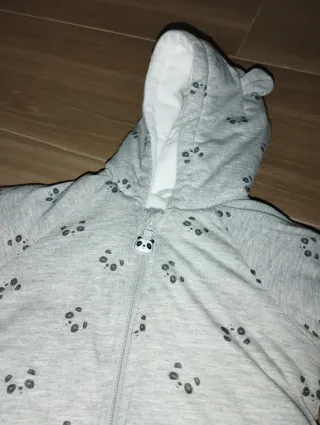 Saco de bebé gris con estampado de pandas
