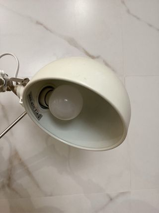 Lámpara de escritorio blanca ajustable