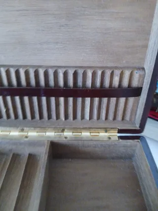 Caja de cigarrillos antigua de madera