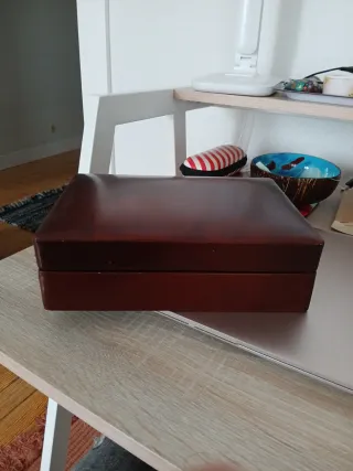 Caja de cigarrillos antigua de madera