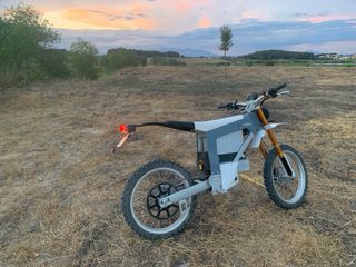 Moto Eléctrica Cake Enduro/Motocross (No funciona)