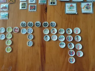 Lote Grefusa: Chapas, Cromos y Más