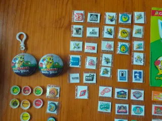 Lote Grefusa: Chapas, Cromos y Más