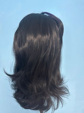 Peluca Shinobu Kocho negra con mechas moradas