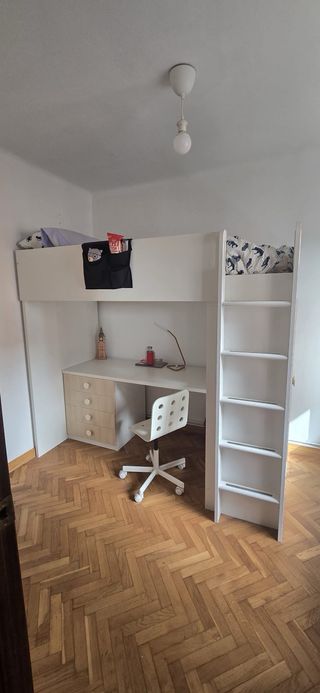 Cama infantil con escritorio