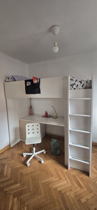 Cama infantil con escritorio