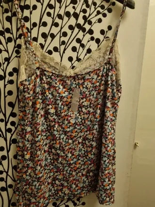 Canottiera con pizzo floreale