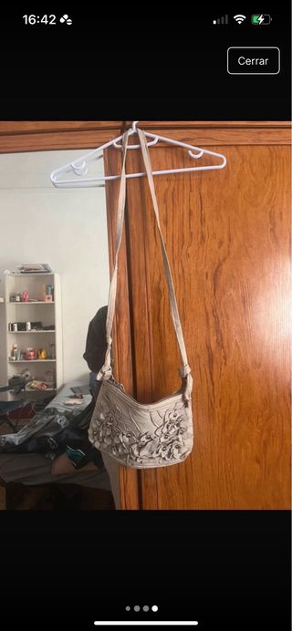 Bolso bandolera blanco con flores