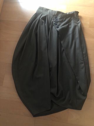 Falda asimétrica marrón