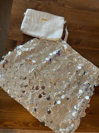 Falda lentejuelas y bolso mano a juego