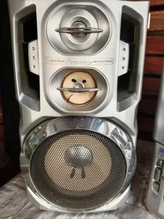 Equipo de música Pioneer con amplificador.