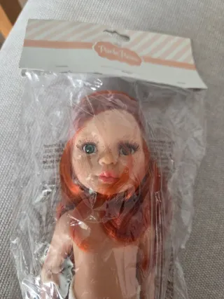 Muñeca Paola Reina pelirroja